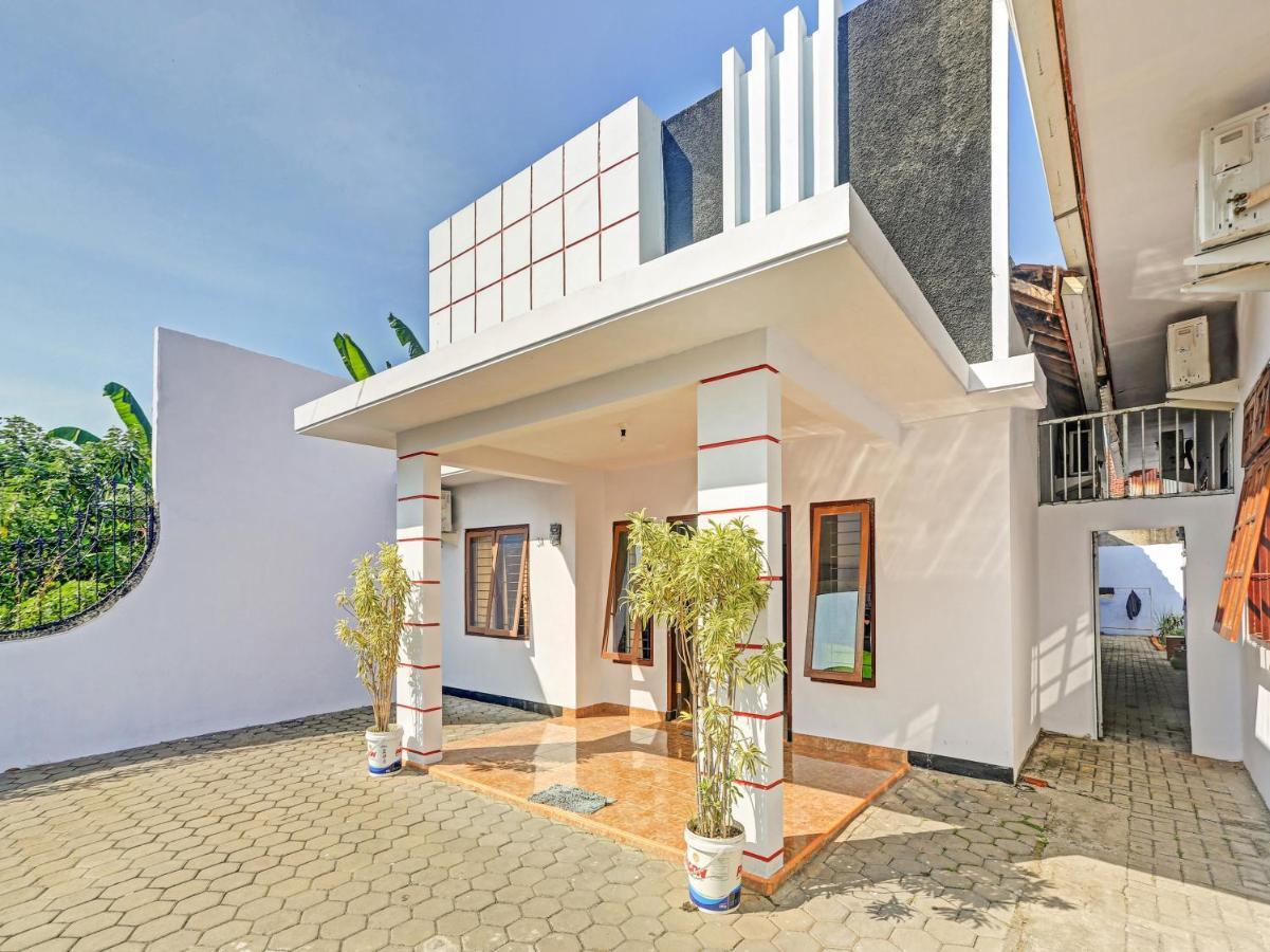 Oyo 90344 Wijayanti Hotel Banyuwangi  Exterior foto