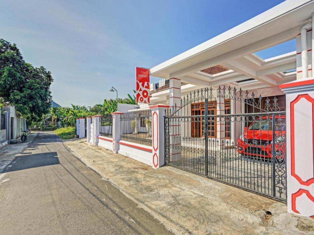 Oyo 90344 Wijayanti Hotel Banyuwangi  Exterior foto